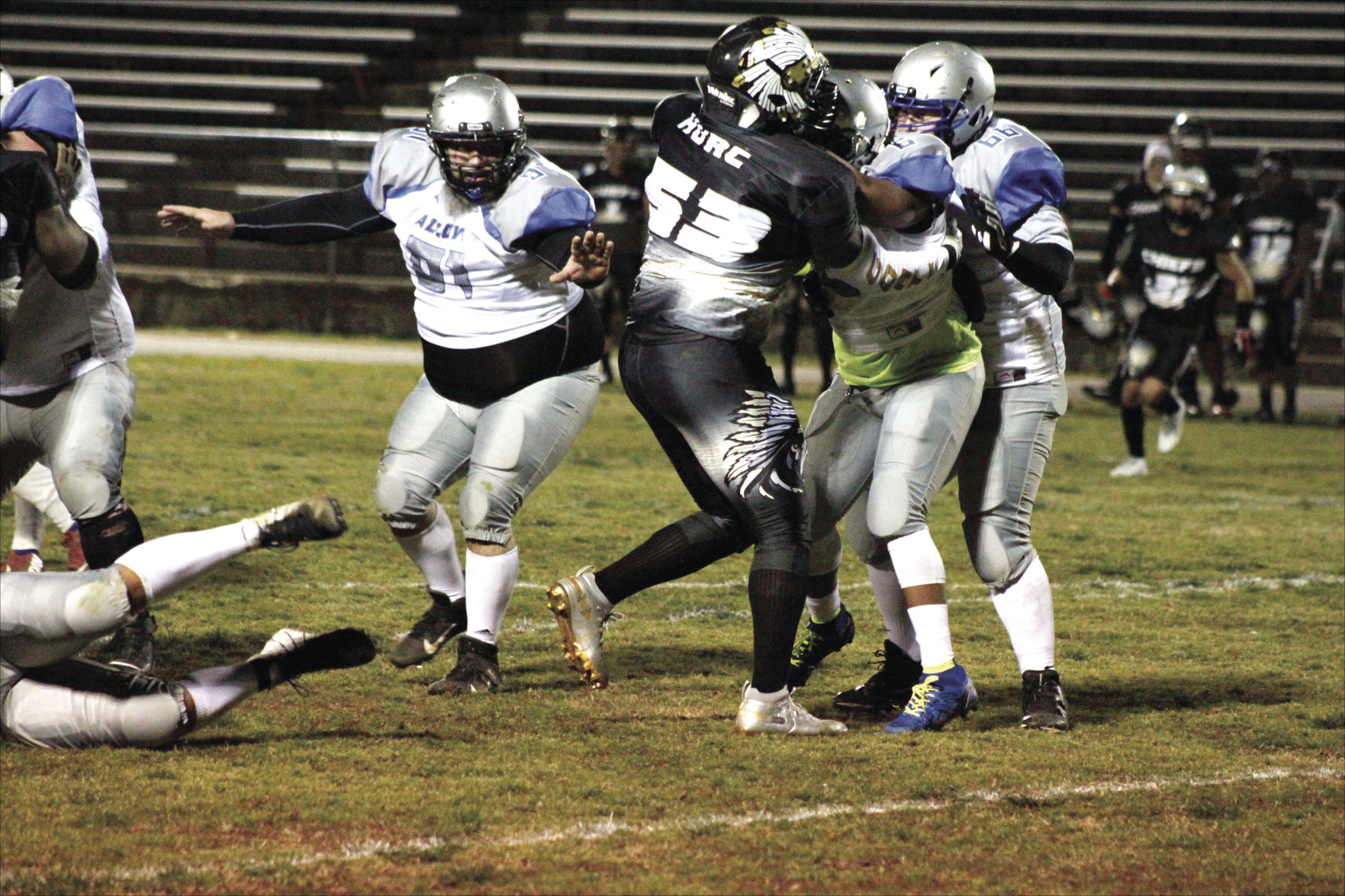 Chiefs’ Willis makes a stop in Alloys’ backfield